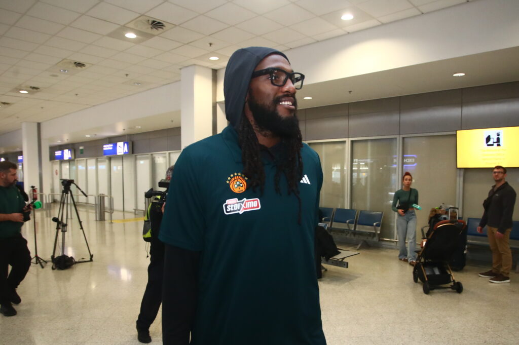 Φωτογραφίες: Η άφιξη του  Κένεθ Φαρίντ για τον Παναθηναϊκό