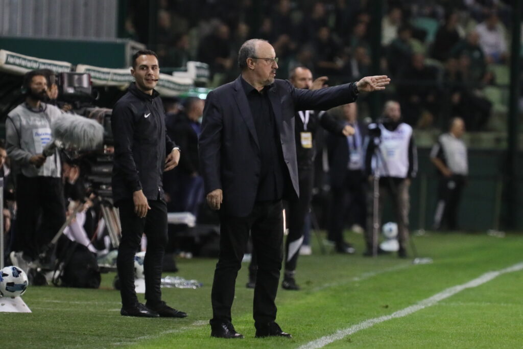 Μπενίτεθ: Η απάντηση σε ερώτηση για τη διαιτησία - Οι δηλώσεις στη συν. Τύπου