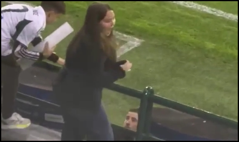 Ο Δημήτρης Πέλκας έβγαλε φωτογραφίες με φίλους του Παναθηναϊκού στη Λεωφόρο (vid)