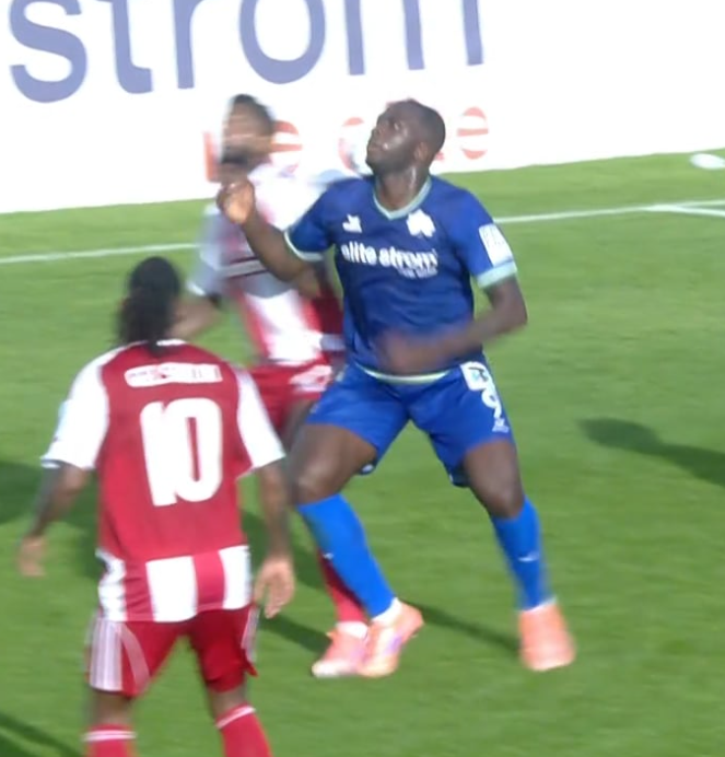 Κηφισιά - Ολυμπιακός: Το «πάτημα» του Ροντινέι στον Τεττέη - Καμία παρέμβαση από το VAR! (pic)