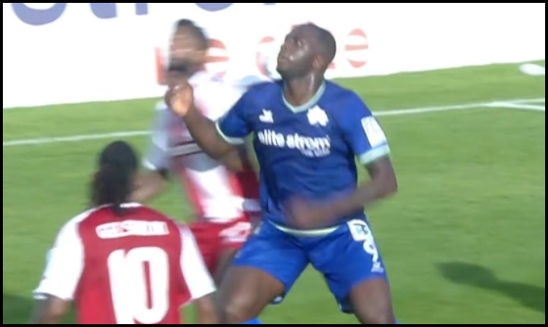 Κηφισιά - Ολυμπιακός: Το «πάτημα» του Ροντινέι στον Τεττέη - Καμία παρέμβαση από το VAR! (pic)