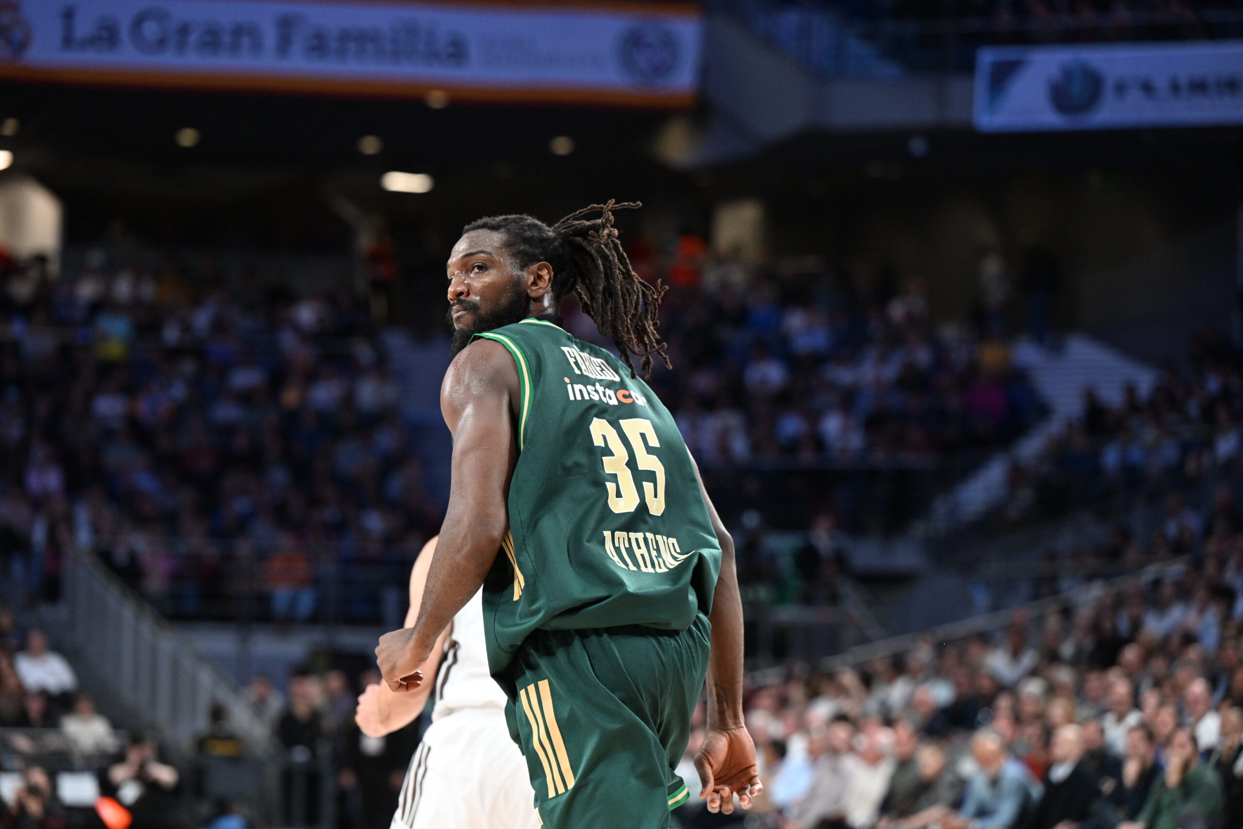 Σορτς: «Ευχαριστώ τον Χριστό που μου επιτρέπει να παίζω μπάσκετ»