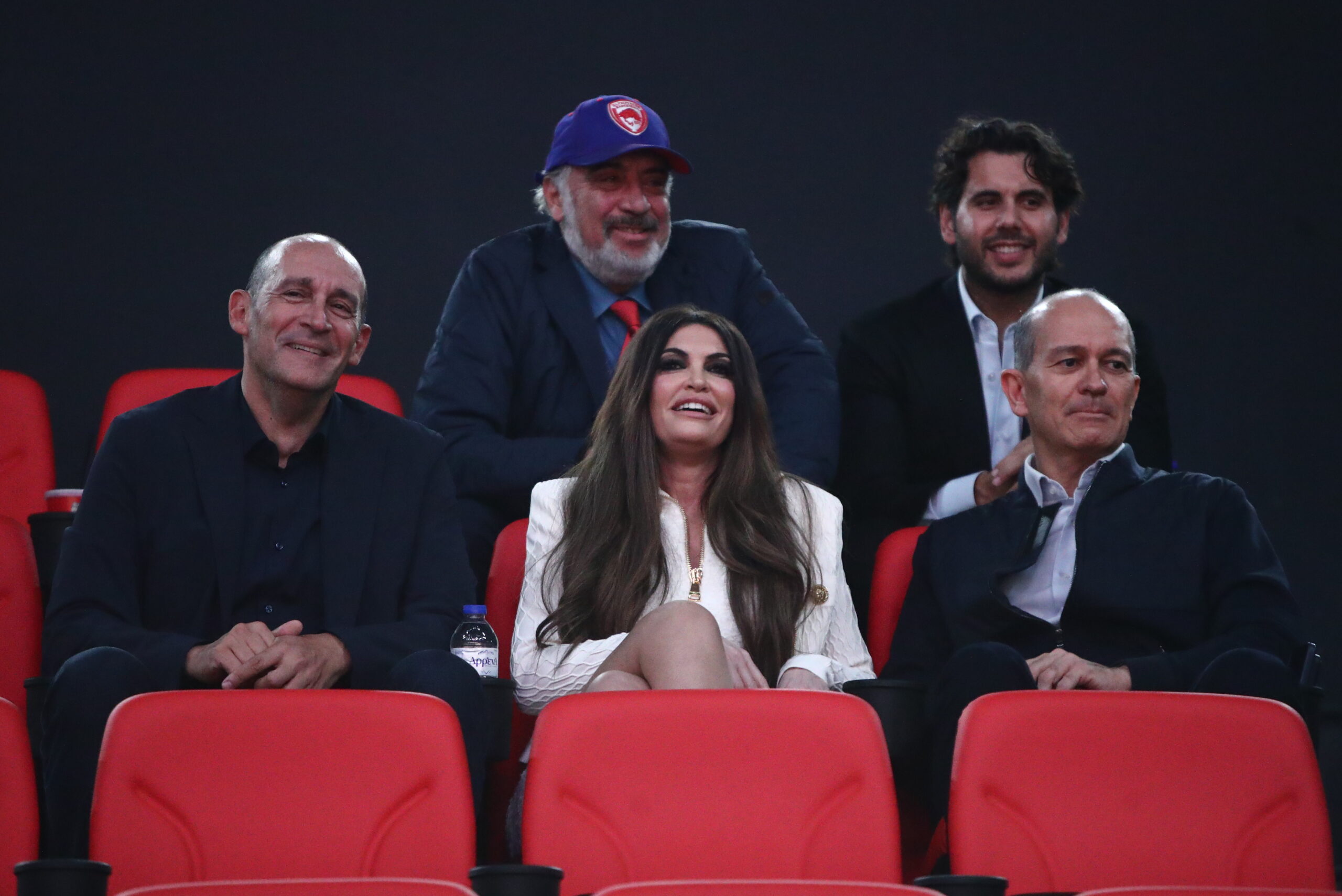 Η Πρέσβειρα των ΗΠΑ κάθισε ανάμεσα στους Αγγελόπουλους και είδε... Ευρωλίγκα! (pics)