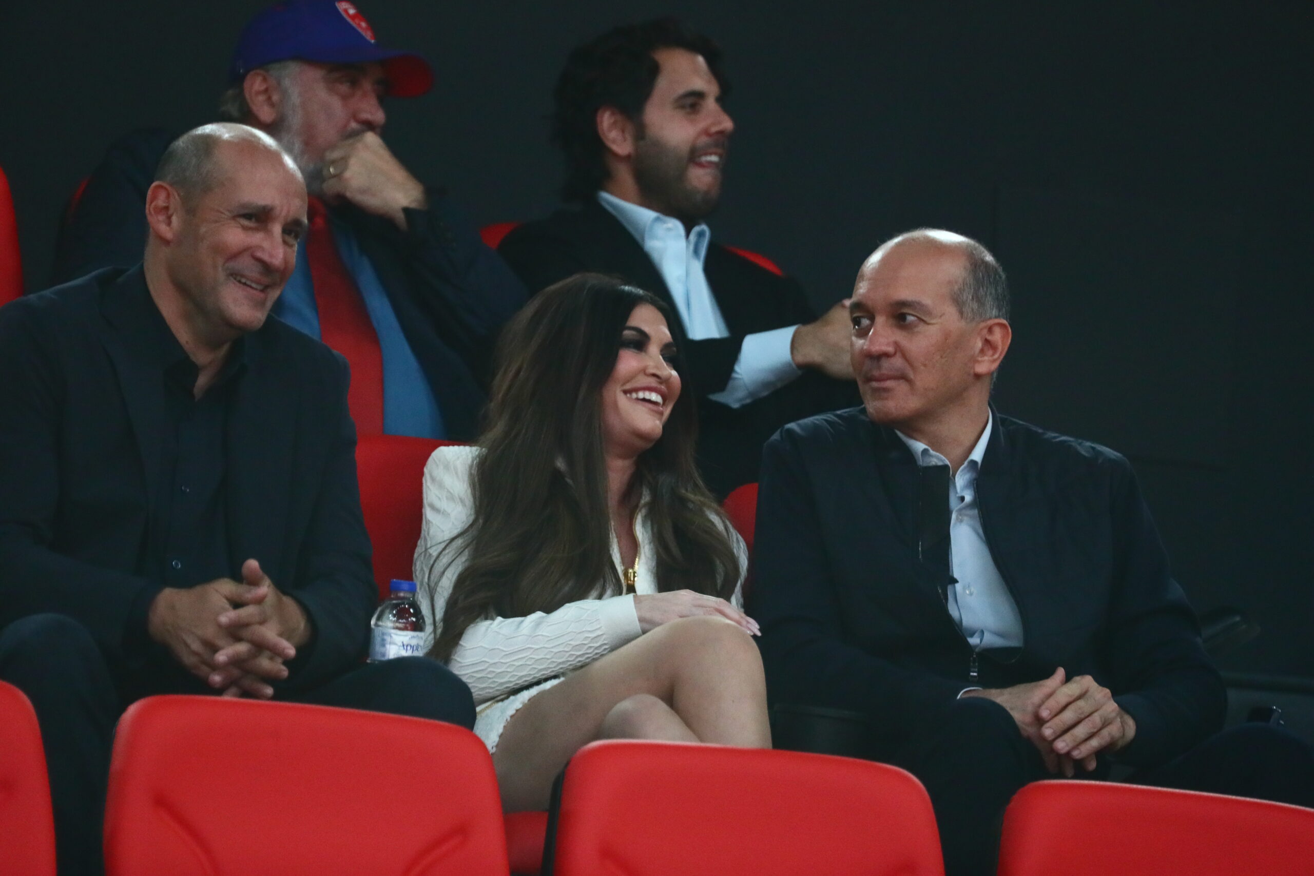 Η Πρέσβειρα των ΗΠΑ κάθισε ανάμεσα στους Αγγελόπουλους και είδε... Ευρωλίγκα! (pics)