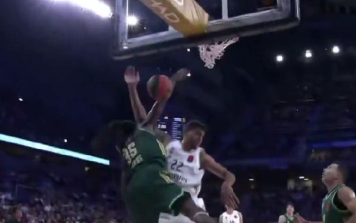 Ρεάλ - Παναθηναϊκός: Ο Φαρίντ κάρφωσε με αντίπαλο τον Ταβάρες! (vid)