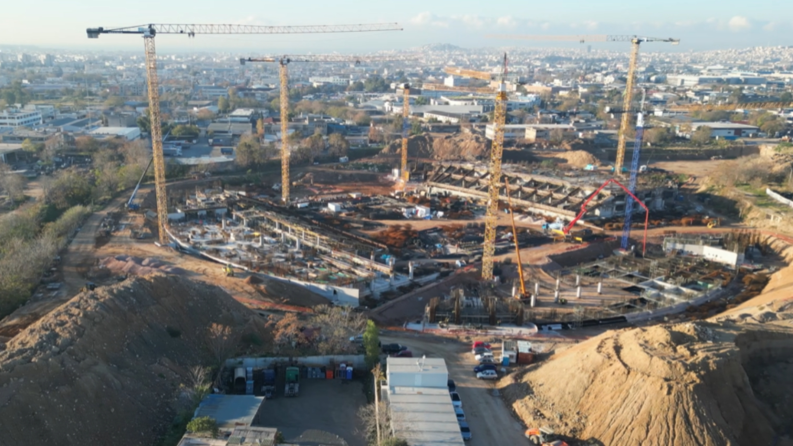 Drone «πετάει» από τη Λεωφόρο Αθηνών στον Βοτανικό και αποκαλύπτει την πρόοδο του νέου γηπέδου
