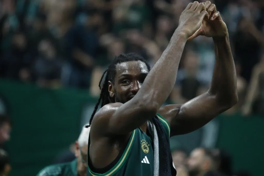 Βίντεο: Standing ovation για τον Φαρίντ, πώς «απάντησε» στους οπαδούς!