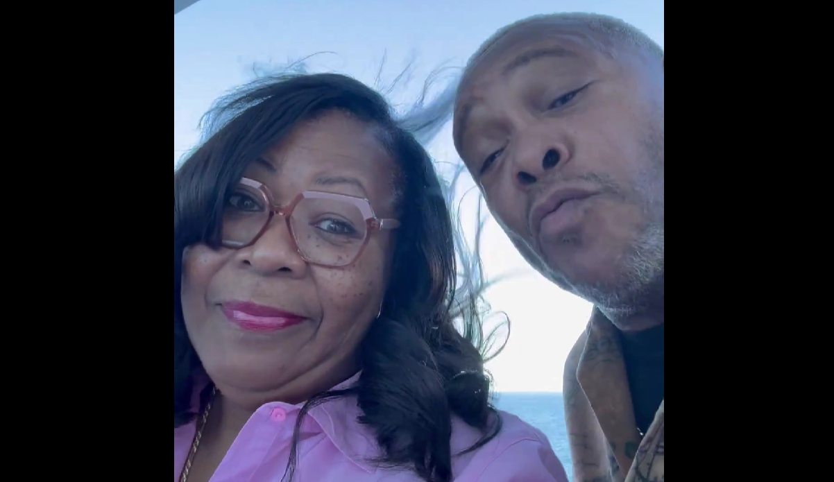 Τραγούδησαν για τη νίκη του Παναθηναϊκού οι γονείς του Ρισόν Χολμς (vid)