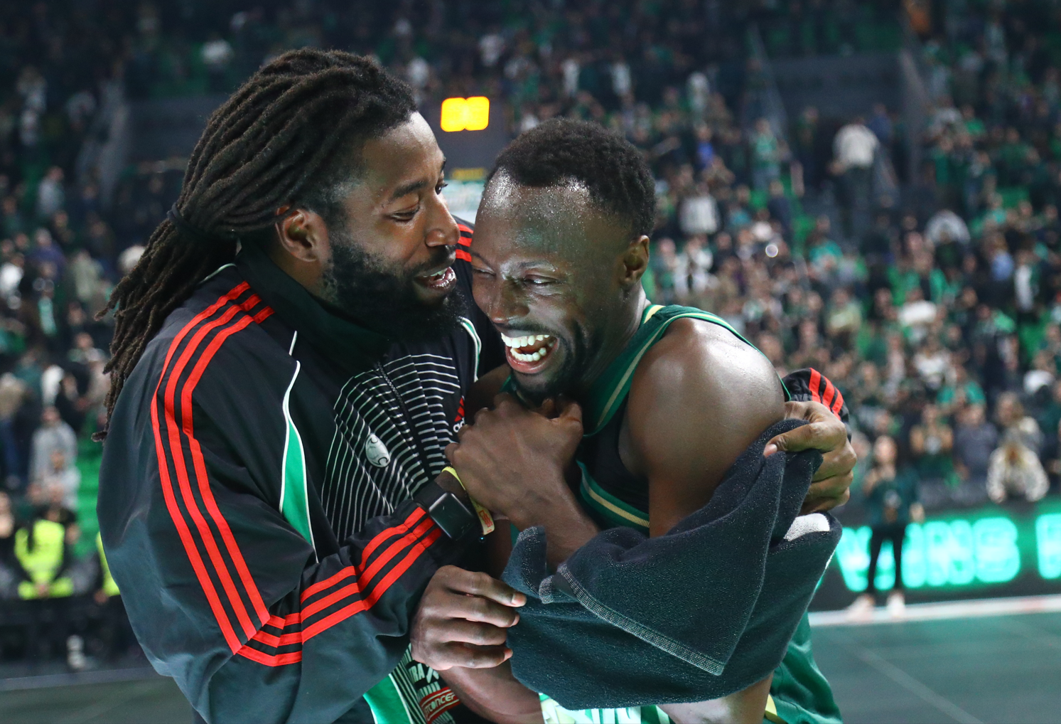 Παναθηναϊκός: Η πετσέτα του Λεσόρ και το ξέσπασμα που έγινε viral στο T-Center