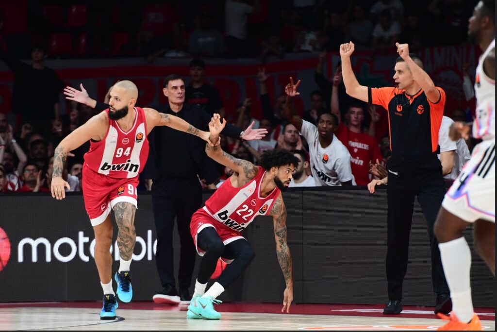 Βολές με το... τσουβάλι στο ΣΕΦ: Ολυμπιακός-Παρί 18-4 στο ημίχρονο!