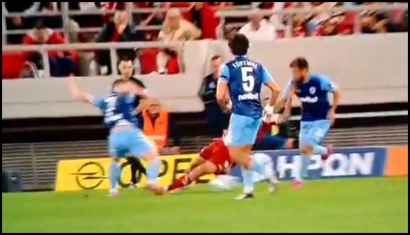 Ολυμπιακός - Ατρόμητος: Η κόκκινη... μαρς στον Ορτέγκα πριν το 1-0 των «ερυθρόλευκων» (vid)