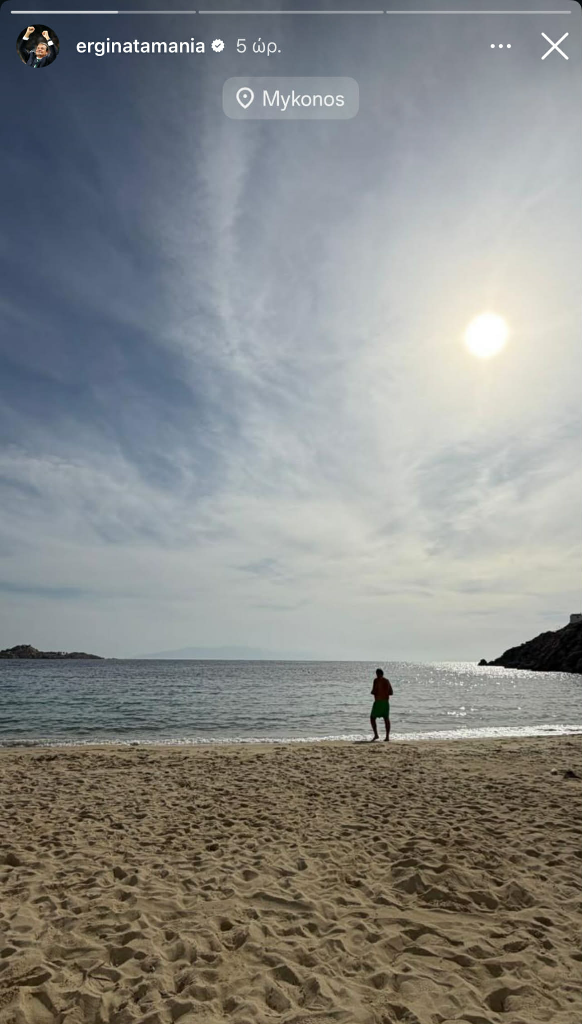 Σε παραλία της Μυκόνου ο Αταμάν - Μπάνιο στα τέλη Νοέμβρη! (pic)