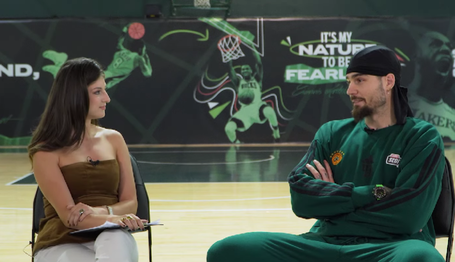 «Άντε, Μαρία πού είσαι ρε;» - Viral ο Χουάντσο με δημοσιογράφο στο Telekom Center Athens (vid)