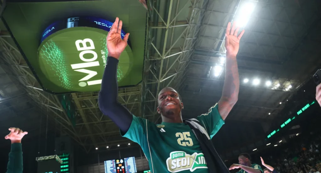 Ναν ΓΙΑ ΠΑΝΤΑ ΕΔΩ: «Θα ήθελα πάρα πολύ να δω τη φανέλα μου εκεί πάνω»