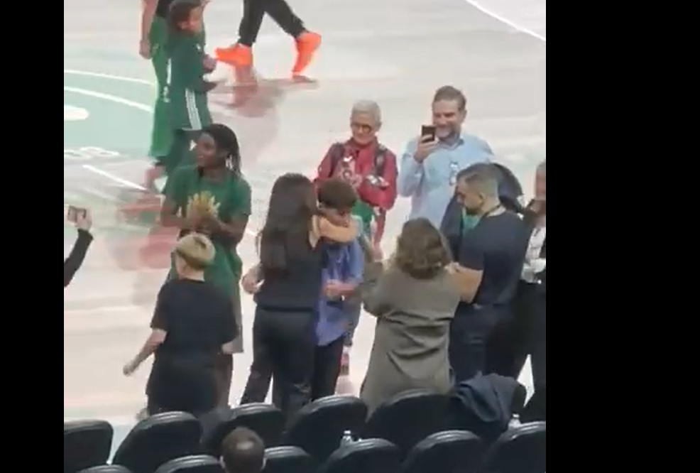 Βίντεο: Έσβησε κεράκια ο Παύλος Γιαννακόπουλος για τα γενέθλια του