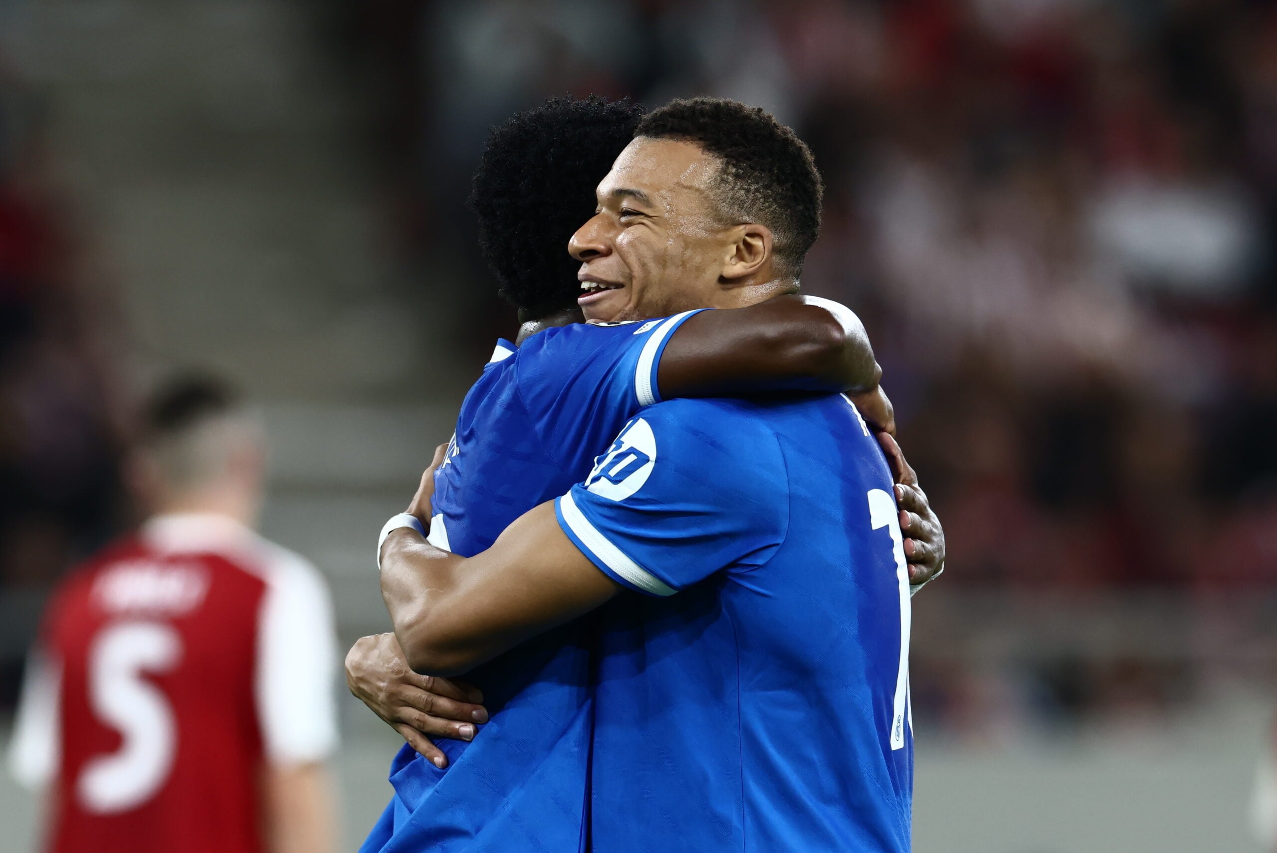 Τους κάνουν πλάκα: Χατ τρικ ο Εμπαπέ σε 7’ μέσα στο Φάληρο!