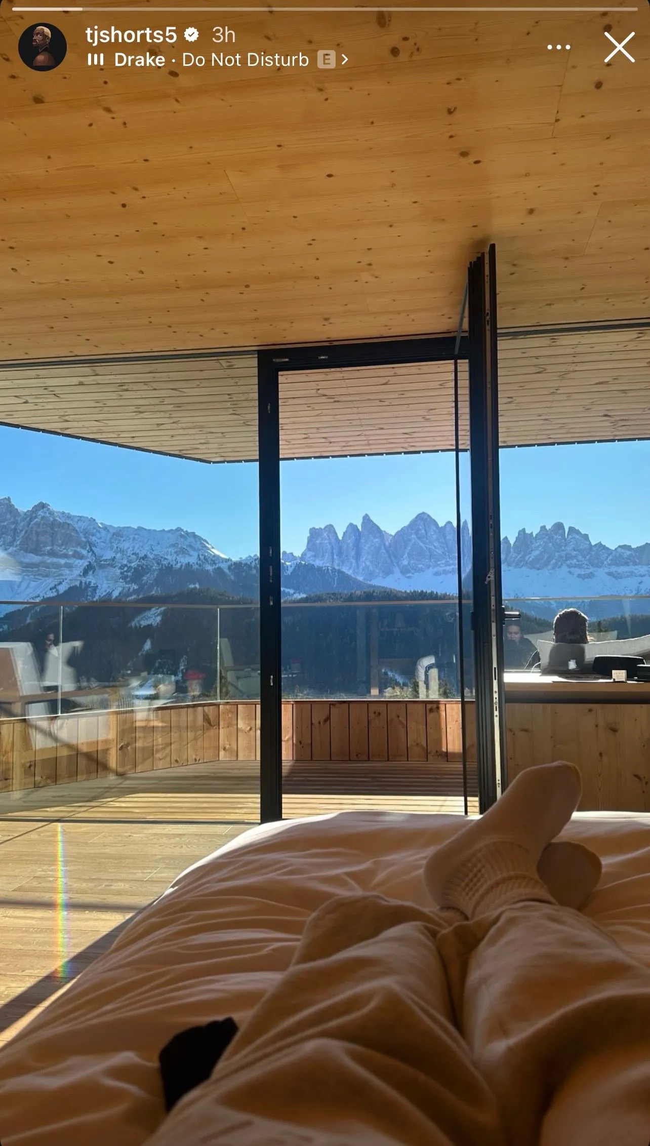 Ρομαντική απόδραση για τον Τι Τζέι Σορτς και τη σύντροφό του στους Δολομίτες