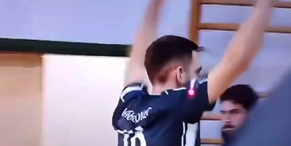 Βλαχόπουλος για το υβριστικό σύνθημα: «Ζητώ συγγνώμη, παρασύρθηκα»!