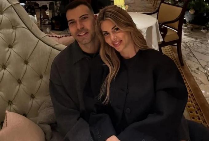 Μίνι απόδραση στο Λονδίνο για την οικογένεια Σλούκα - Χαμόγελα και φωτογραφίες με τα παιδιά τους