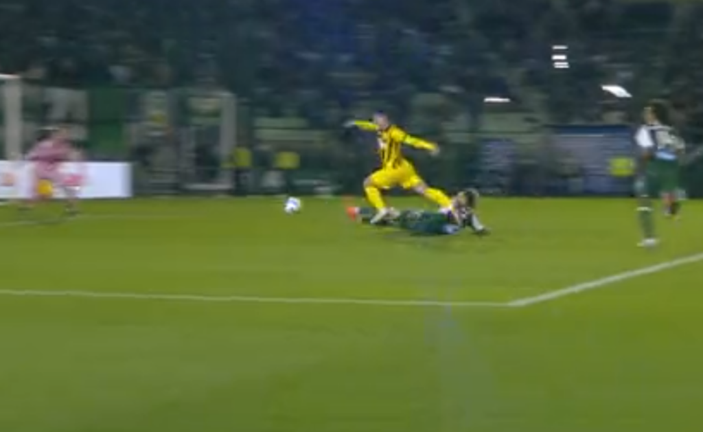 Παναθηναϊκός - ΑΕΚ: Το αμφισβητούμενο πέναλτι που «κερδίζει» ο Γιόβιτς (vid)