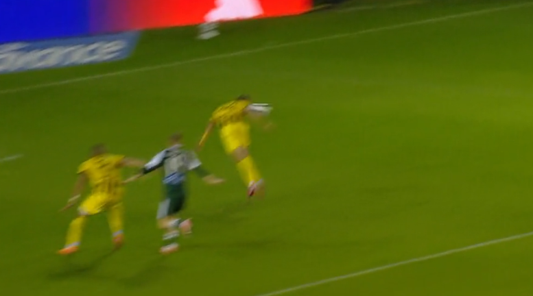 Παναθηναϊκός - ΑΕΚ: Το δεύτερο πέναλτι που ζήτησε το «Τριφύλλι» για χέρι του Ρέλβας (vid)