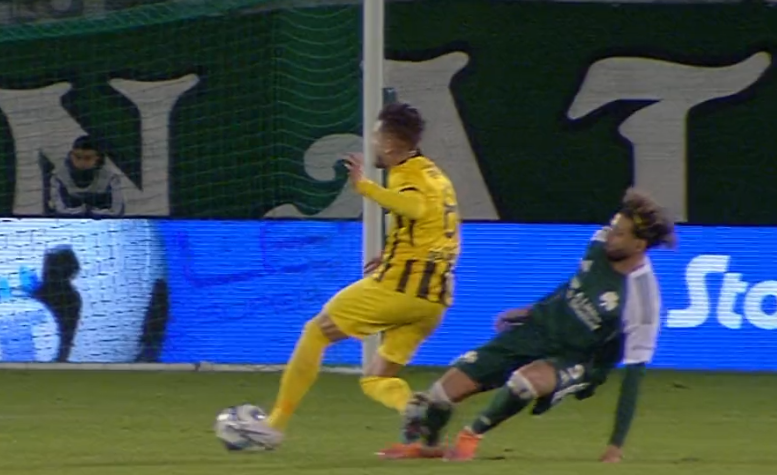 Παναθηναϊκός - ΑΕΚ: Η αποβολή του Τουμπά (vid)