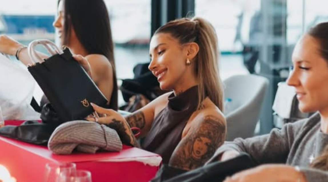 Δείπνησαν στον Πειραιά οι WAGS του Ολυμπιακού και του Παναθηναϊκού