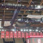 Απίστευτες εικόνες στο ΣΕΦ: Μουσαμάδες στην οροφή του γηπέδου