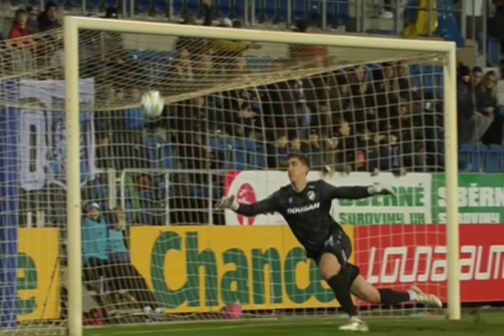 Η Πλζεν έρχεται… πληγωμένη: Ο απίστευτος τρόπος που διασύρθηκε από την ουραγό!