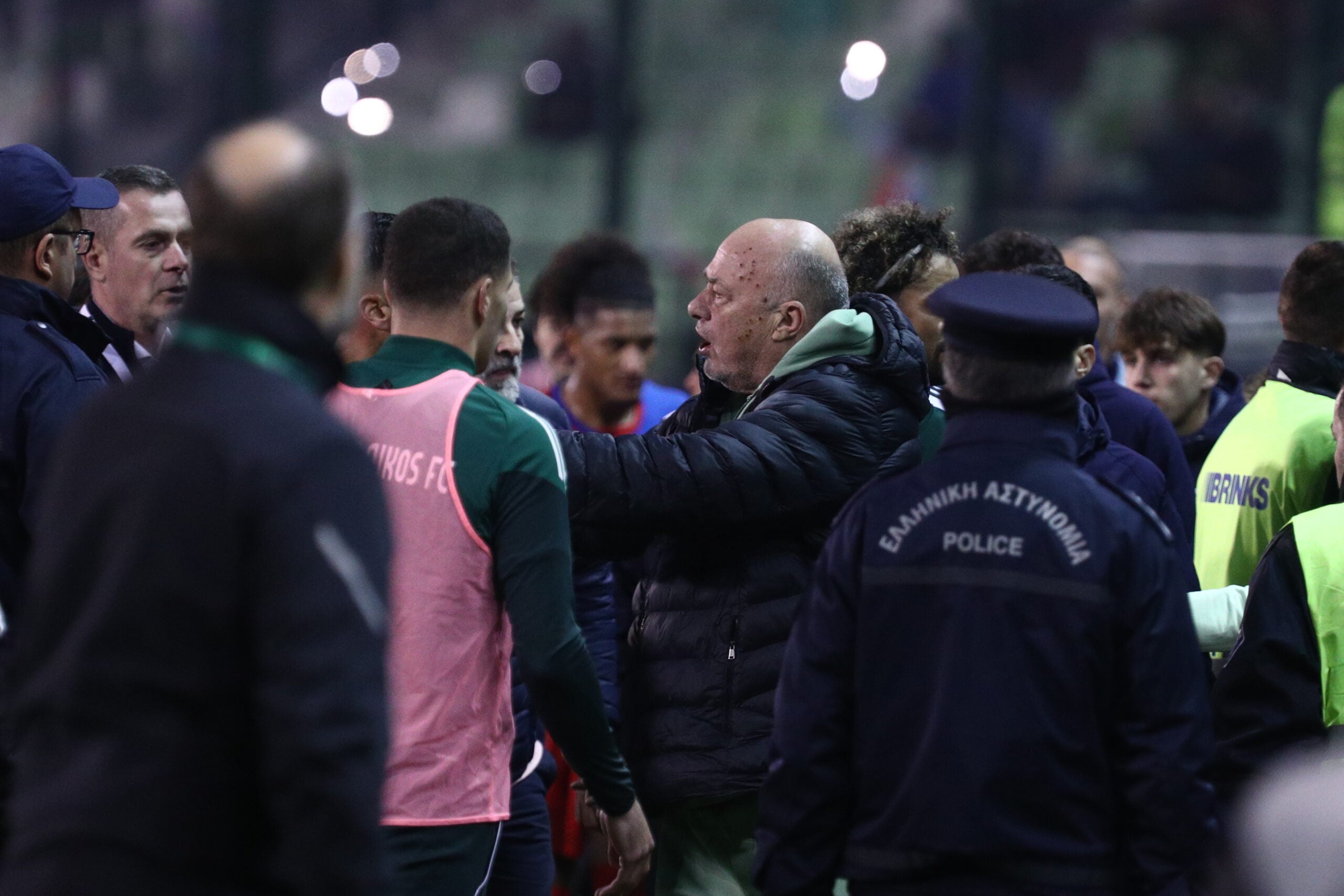 Παναθηναϊκός - Βόλος: Μικρή ένταση στο ημίχρονο, συνθήματα για Μπέο