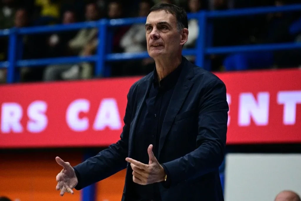 Μπαρτζώκας για το φραστικό επεισόδιο: “Μου προκαλεί αηδία να με βρίζει χυδαία ένας μεγάλος σε ηλικία άνθρωπος, με τρία-τέσσερα παιδάκια δίπλα του”