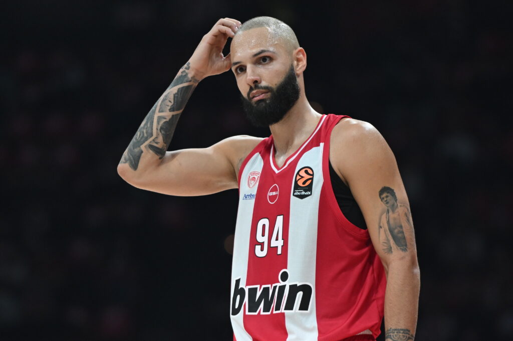 Ούτε στα πλέι οφ: Η Βαλένθια «ΕΣΚΙΣΕ» τον Ολυμπιακό μέσα στο ΣΕΦ!