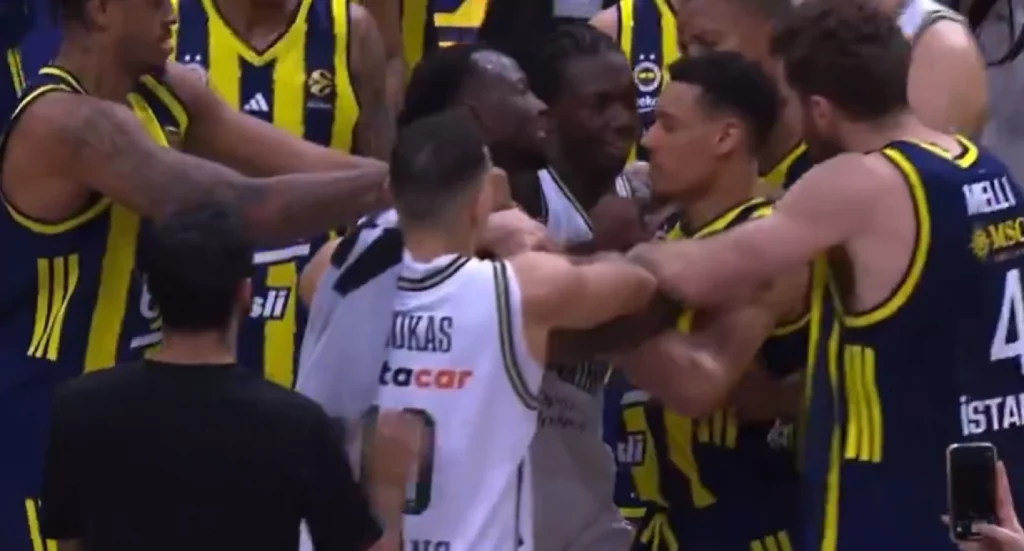 Βίντεο: Επεισόδιο Γκραντ με Μπόλντγουιν - Πιάστηκαν στα χέρια