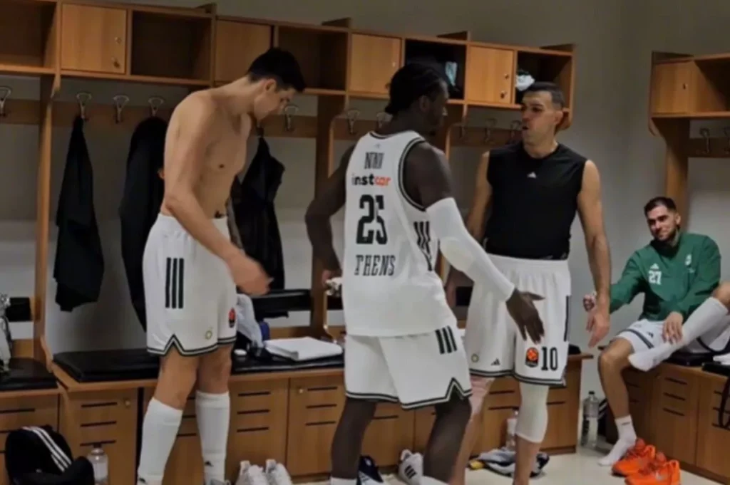 Αποθέωση για Ναν στα αποδυτήρια μετά το διπλό στην Κωνσταντινούπολη