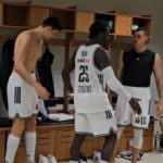 Αποθέωση για Ναν στα αποδυτήρια μετά το διπλό στην Κωνσταντινούπολη