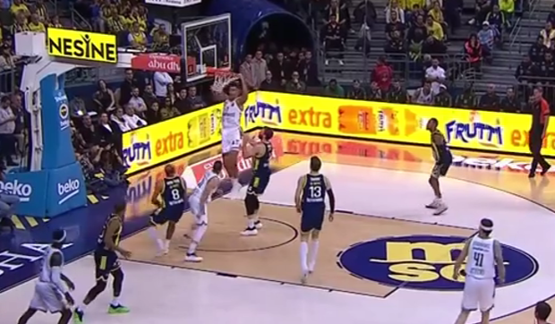 Φενερμπαχτσέ - Παναθηναϊκός: Η μαγική συνεργασία Σλούκα - Γιουρτσεβέν (vid)