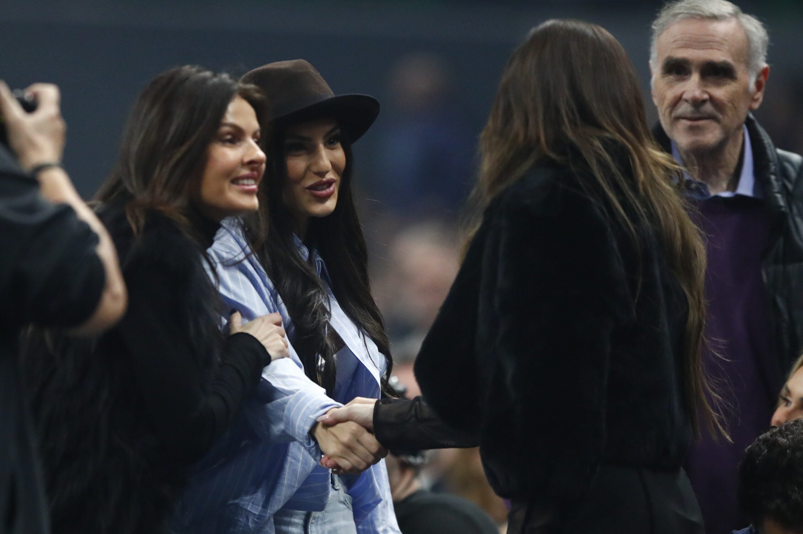 Παναθηναϊκός: Η χειραψία της Δέσποινας Γιαννακοπούλου με την Κίμπερλι Γκιλφόιλ (pics)