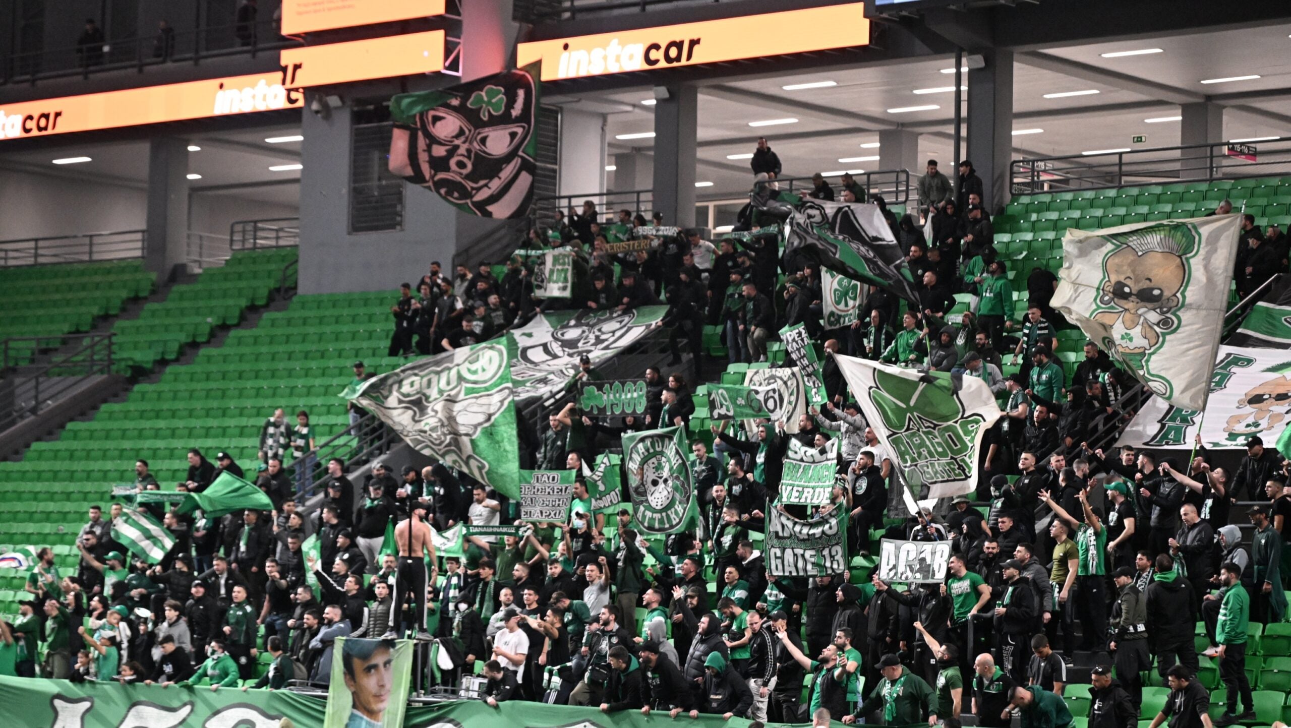 Παναθηναϊκός: Πανό - μήνυμα της Θύρας 13 στο T-Center (pic)