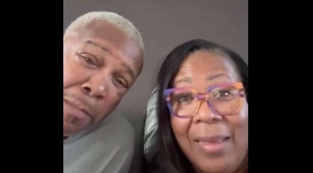 Οι γονείς του Ρισόν Χολμς τραγούδησαν για την επιστροφή του γιου τους (vid)