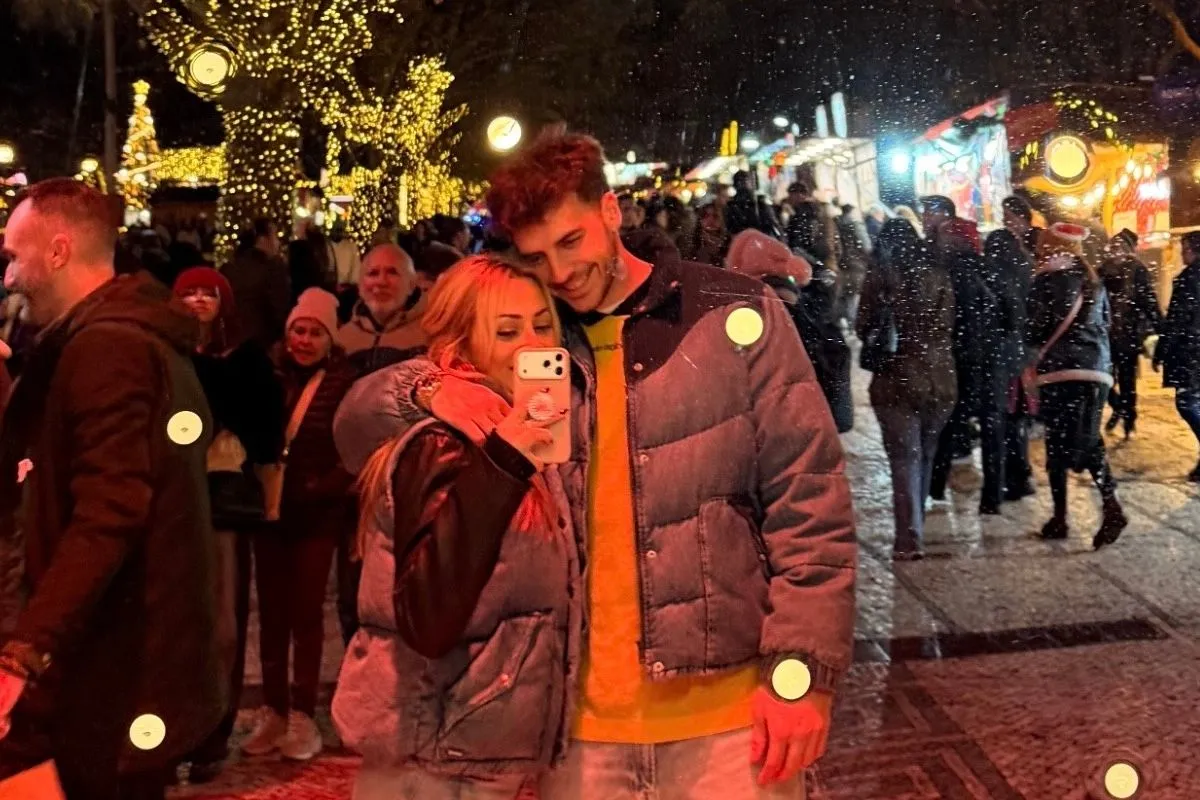 Η Ελένη Βουλγαράκη απολαμβάνει τη στολισμένη Λισαβόνα μαζί με τον Φώτη Ιωαννίδη