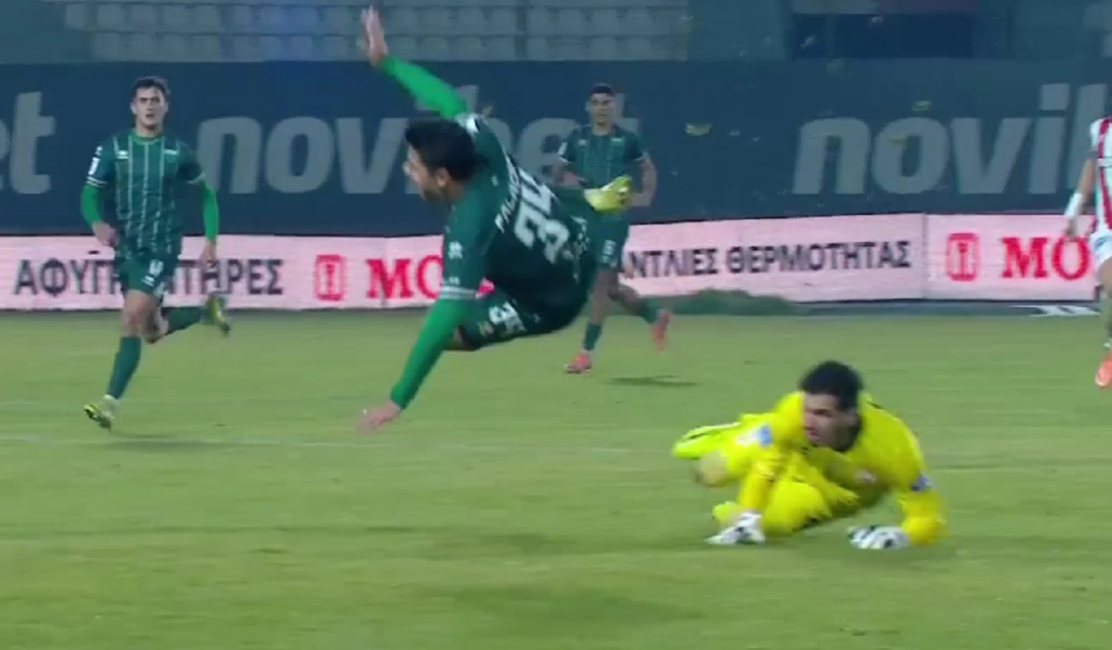 Πανσερραϊκός - Λεβαδειακός: Ο Παλάσιος «κέρδισε» την αποβολή του Τιναλίνι (vid)