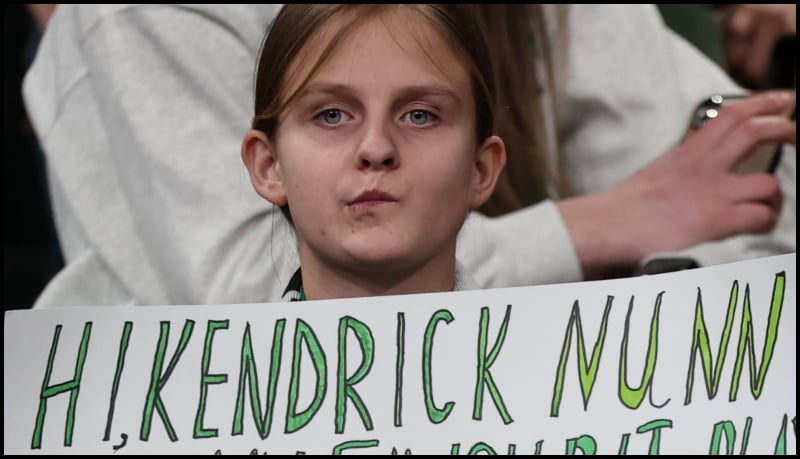 Παναθηναϊκός: Λιθουανή οπαδός ζήτησε τη φανέλα του Κέντρικ Ναν (pic)