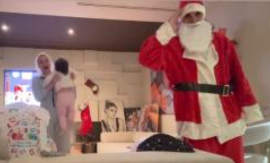 «Ντύθηκε» Άγιος Βασίλης ο Γιώργος Τζαβέλλας (pic)