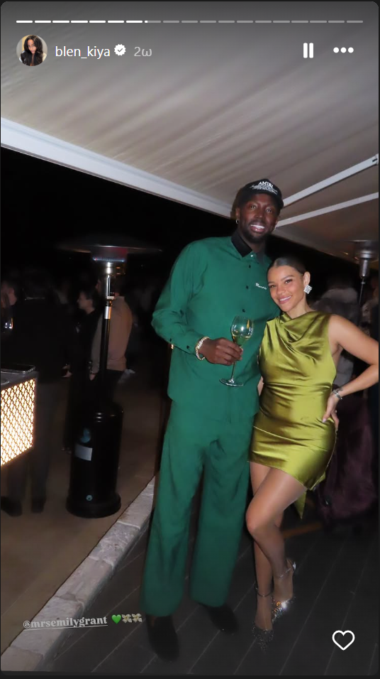 Φωτογραφίες: Επτάστερο παρεάκι άλλαξε μαζί χρονιά!