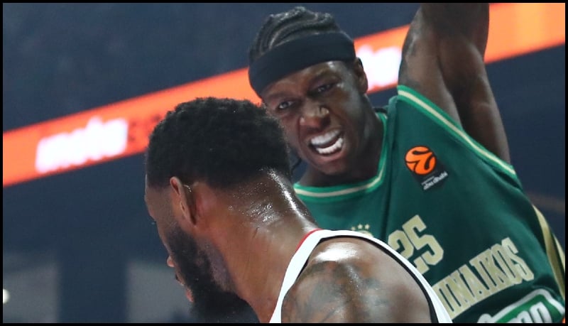 Η φάση του ημιχρόνου: Ο Ναν κάρφωσε και αγριοκοίταξε τον Χολ (vid)