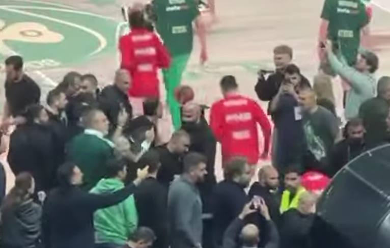 Παναθηναϊκός - Ολυμπιακός: «Κράξιμο» στους ερυθρόλευκους - Η είσοδος του Μπαρτζώκα (vid)