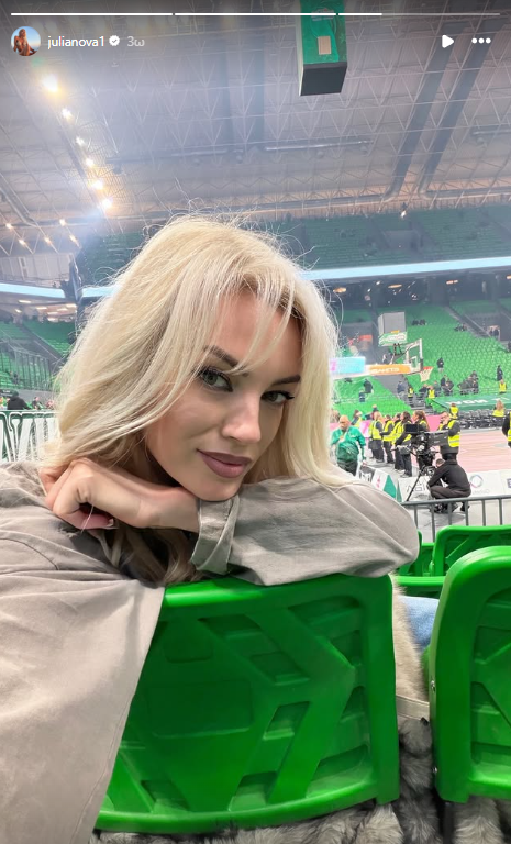 Είδε το Παναθηναϊκός - Ολυμπιακός και η Τζούλια Νόβα - Η selfie από το Telekom Center Athens (pics)