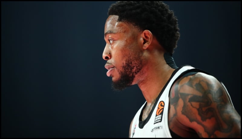 Ο Ολυμπιακός «μάχεται» με τον χρόνο: Πλησιάζει στο ΣΕΦ ο Ταϊρίκ Τζόουνς