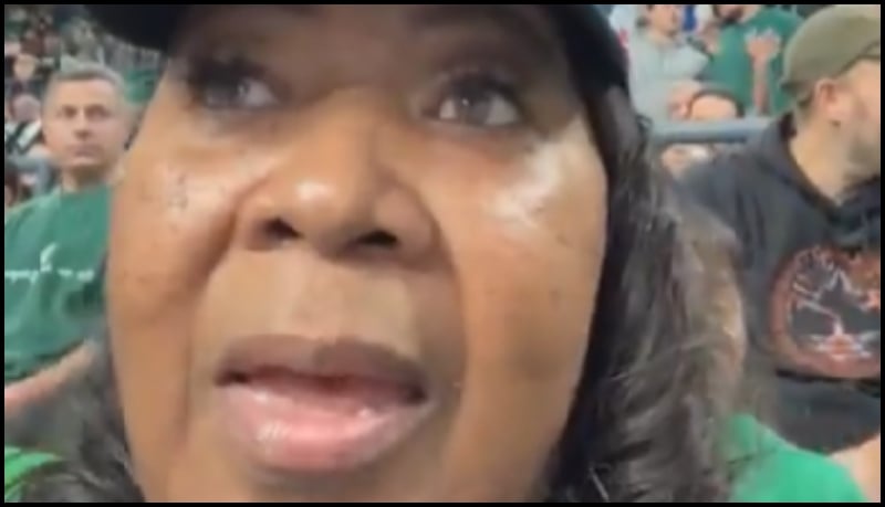 Ενθουσιασμένη η μητέρα του Χολμς - Το βίντεο πριν από το Παναθηναϊκός - Αρμάνι (vid)