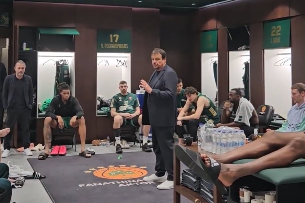 Η ομιλία Αταμάν στα αποδυτήρια και το... δώρο στους παίκτες (vid)